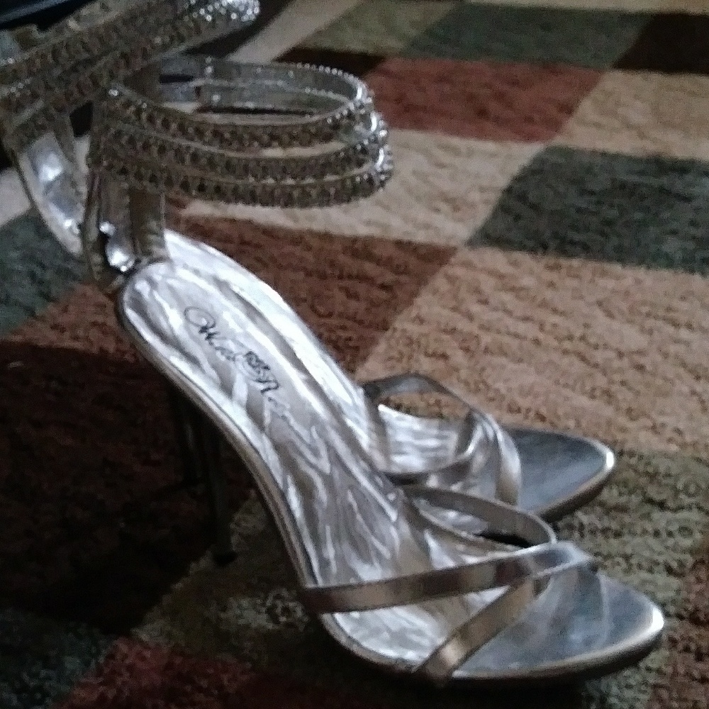Wild rose sandals size 8